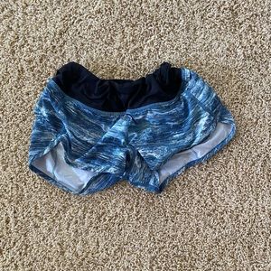 LULULEMON SPEED UP SHORT BLUE PATTERN 2.5